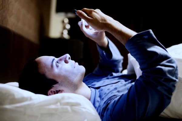 Không sử dụng điện thoại trước khi đi ngủ