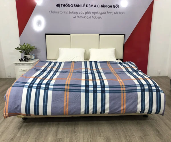 Chăn phao siêu nhẹ kẻ sọc màu xanh