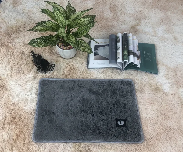 Thảm chùi chân màu xám